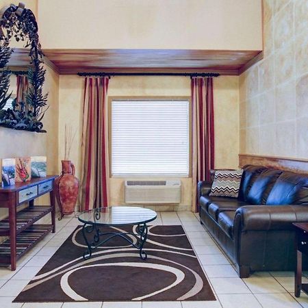 Quality Inn & Suites Airport Austin Esterno foto