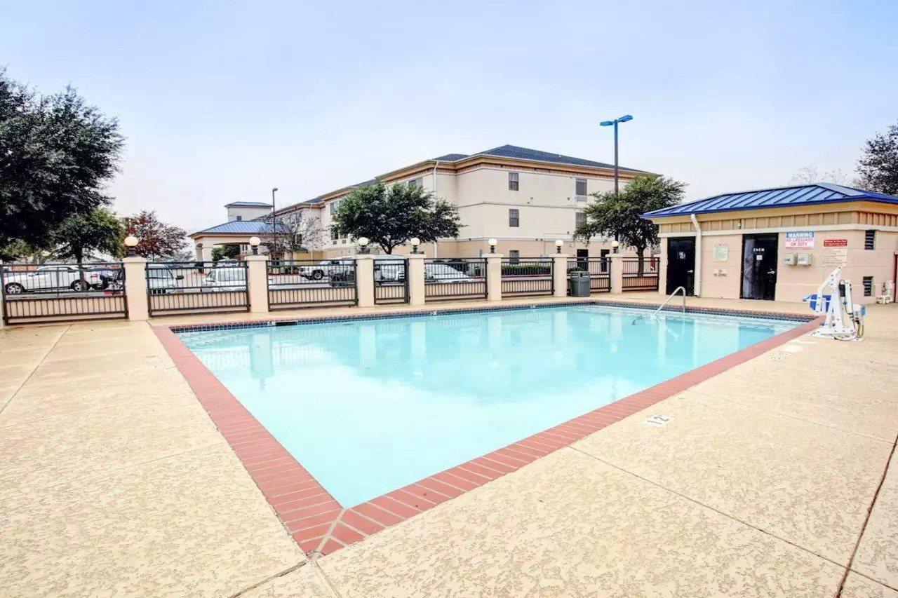Quality Inn & Suites Airport Austin Esterno foto