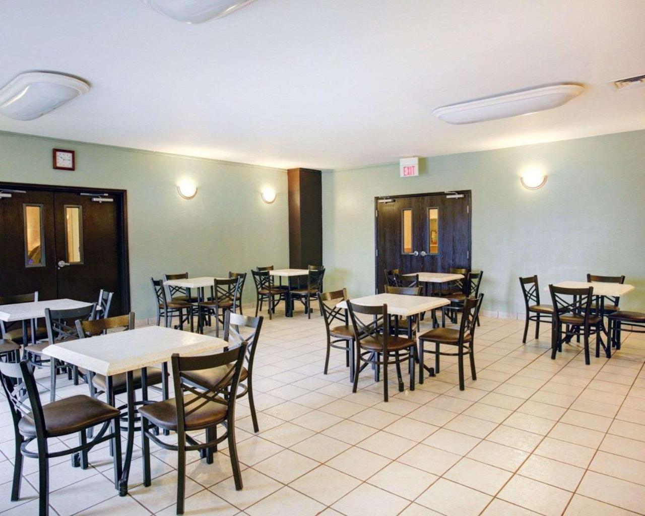 Quality Inn & Suites Airport Austin Esterno foto