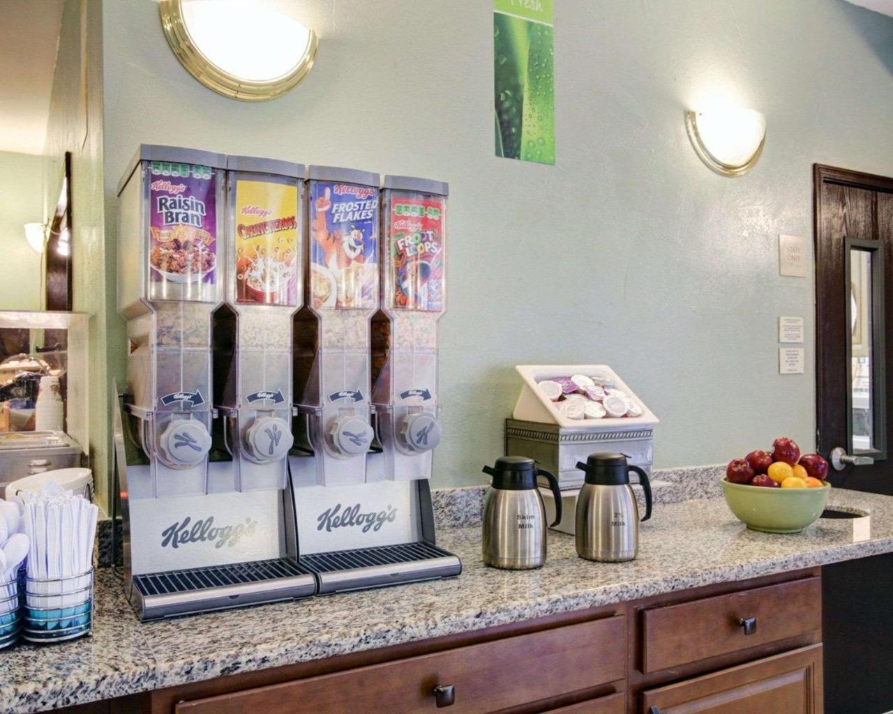 Quality Inn & Suites Airport Austin Esterno foto